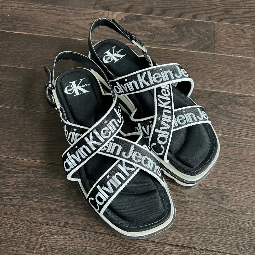 NEW Logo Calvin Klein Platform Sandals Sneakers Size 8.5 8